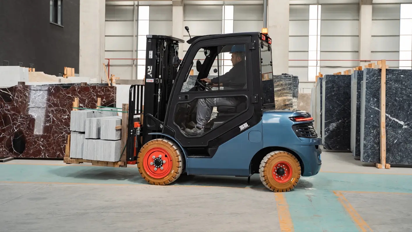Mermer fabrikasında Royal forklift · saha videosu