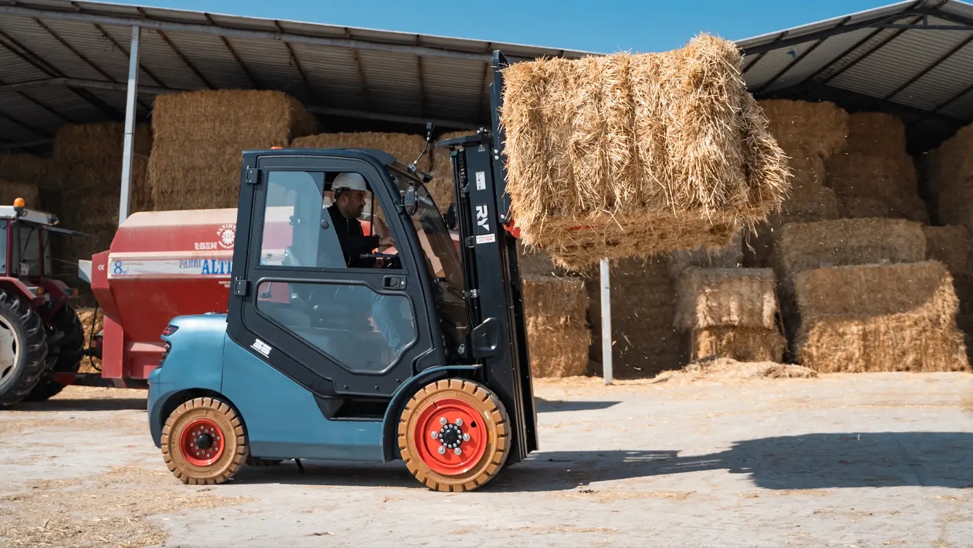 Royal Forklift tanıtım videosu